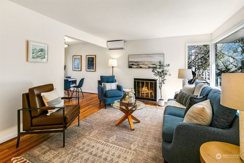 Photo of 6501 58th Avenue NE, Seattle, WA 98115 (MLS # 2220974)