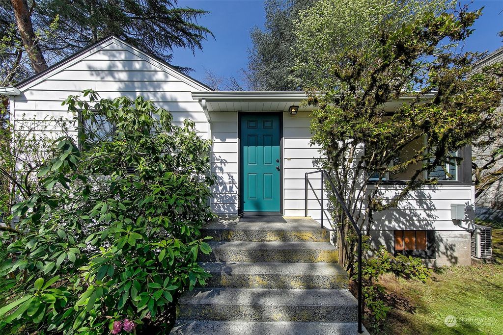 Photo of 6501 58th Avenue NE, Seattle, WA 98115 (MLS # 2220974)