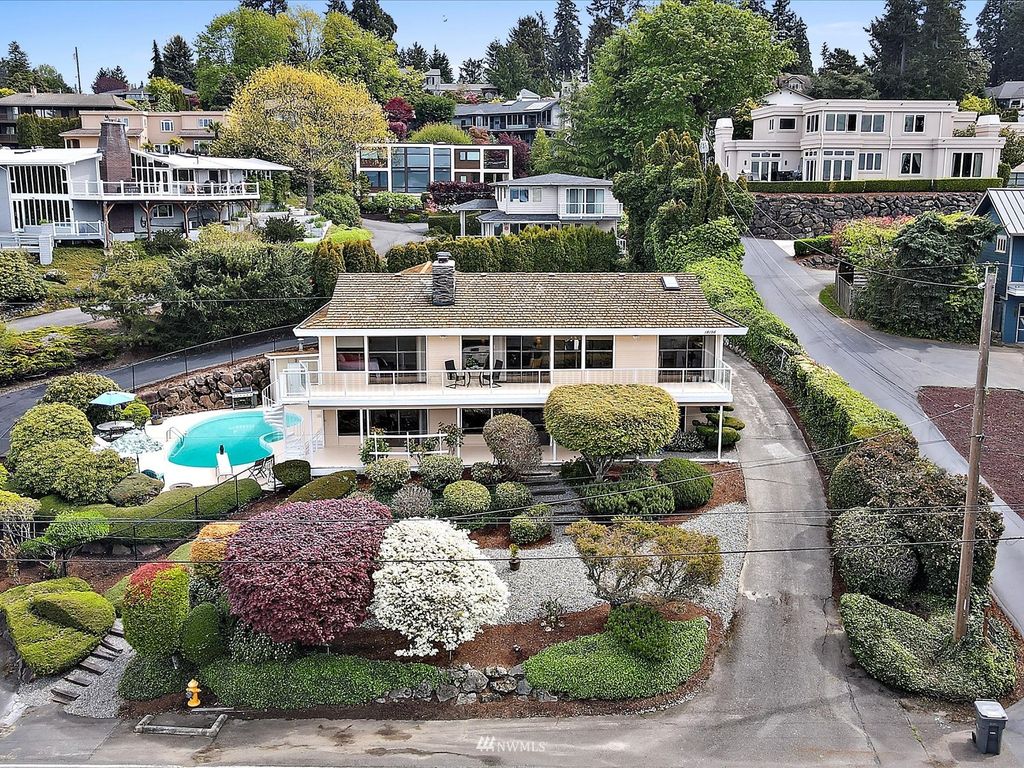 Photo of 18156 Riviera Place SW, Normandy Park, WA 98166 (MLS # 1955899)