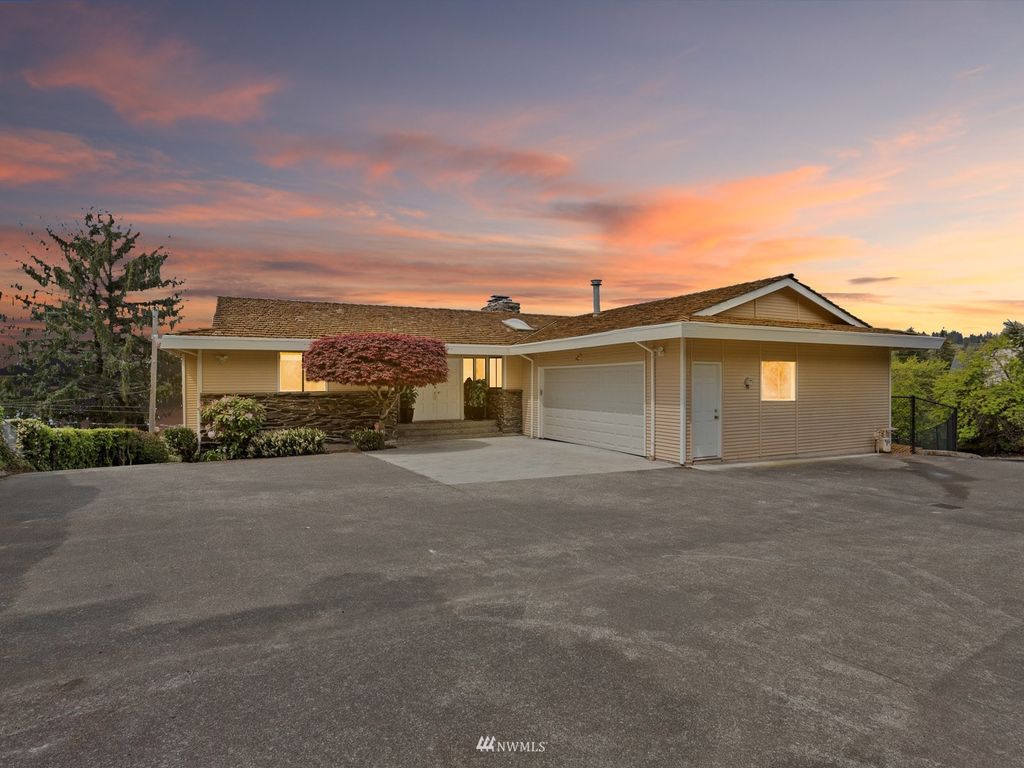 Photo of 18156 Riviera Place SW, Normandy Park, WA 98166 (MLS # 1955899)