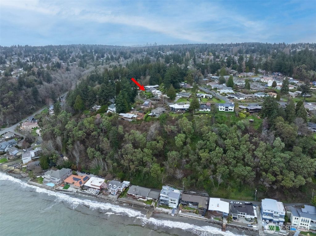 Photo of 11818 Marine View Drive SW, Burien, WA 98146 (MLS # 2492188)