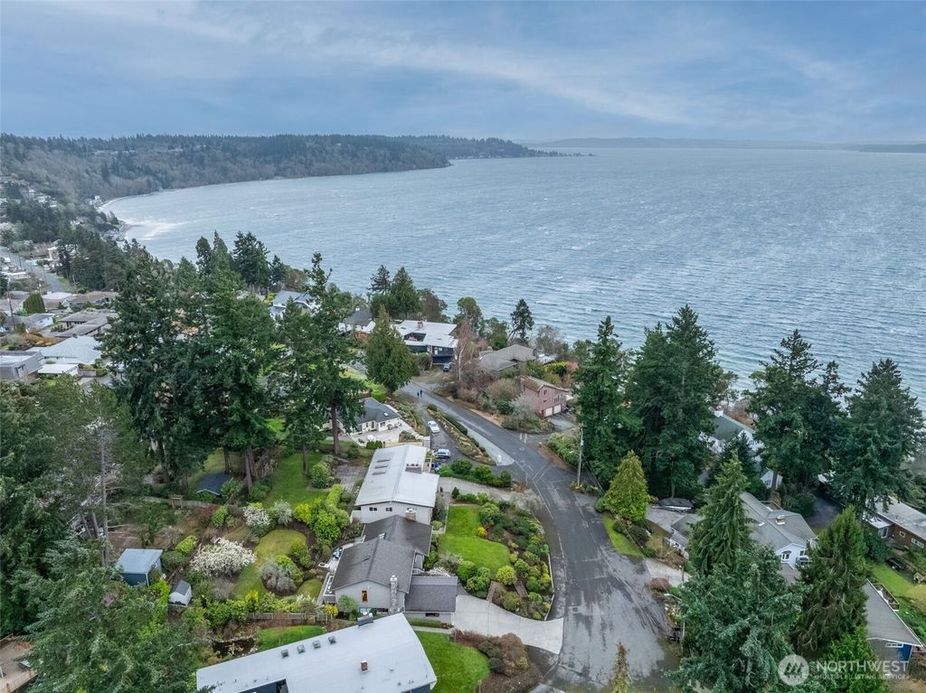Photo of 11818 Marine View Drive SW, Burien, WA 98146 (MLS # 2492188)