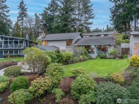 Photo of 11818 Marine View Drive SW, Burien, WA 98146 (MLS # 2492188)