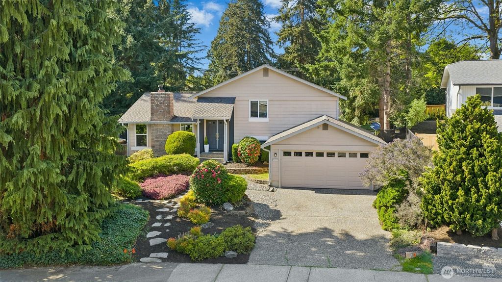 Photo of 8310 NE 122nd Place, Kirkland, WA 98034 (MLS # 2509022)