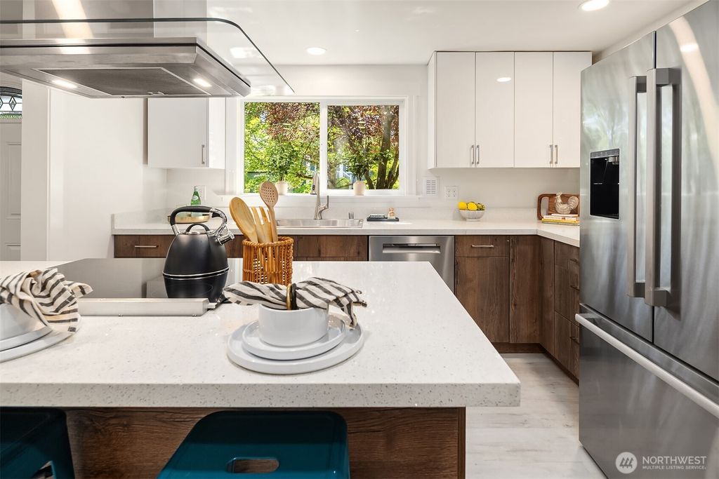 Photo of 3202 SW Raymond Street, Seattle, WA 98126 (MLS # 2530642)