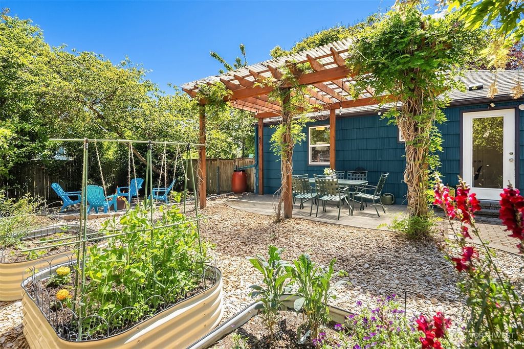 Photo of 3202 SW Raymond Street, Seattle, WA 98126 (MLS # 2530642)