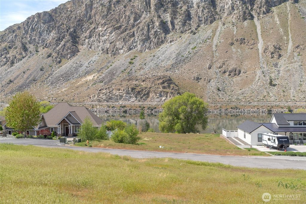 Photo of 13 E Shore Court, Orondo, WA 98843 (MLS # 2516863)