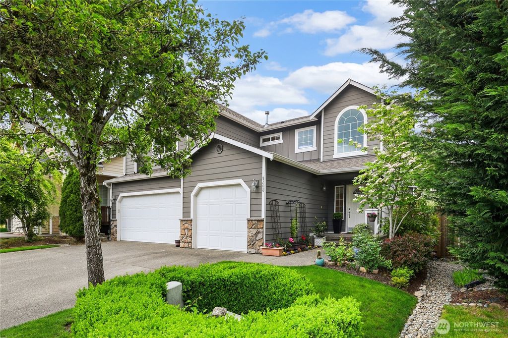 Photo of 5208 NE 8th Court, Renton, WA 98059 (MLS # 2525013)