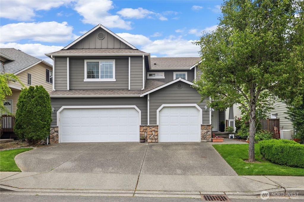 Photo of 5208 NE 8th Court, Renton, WA 98059 (MLS # 2525013)