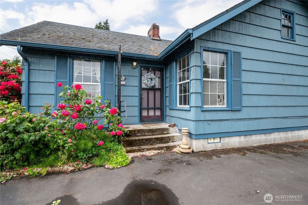 Photo of 3324 Ocean Beach Highway, Longview, WA 98632 (MLS # 2523759)