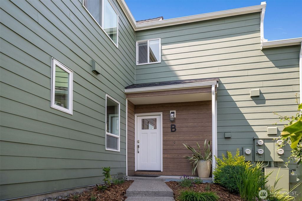Photo of 8424 26th Avenue SW #B, Seattle, WA 98106 (MLS # 2397610)