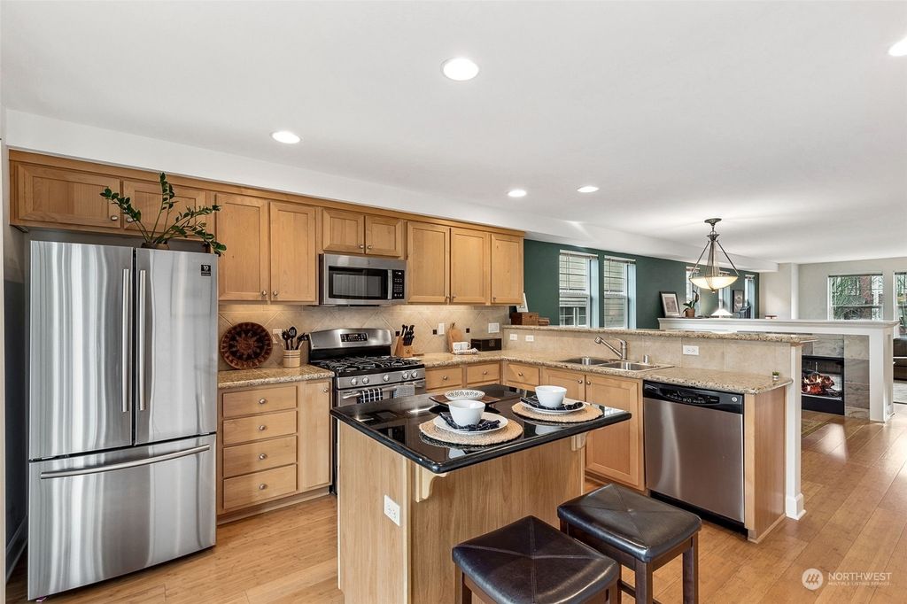 listing image 9369410867148043007