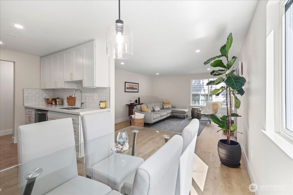 Photo of 707 N 130th St #B102, Seattle, WA 98133 (MLS # 2365114)