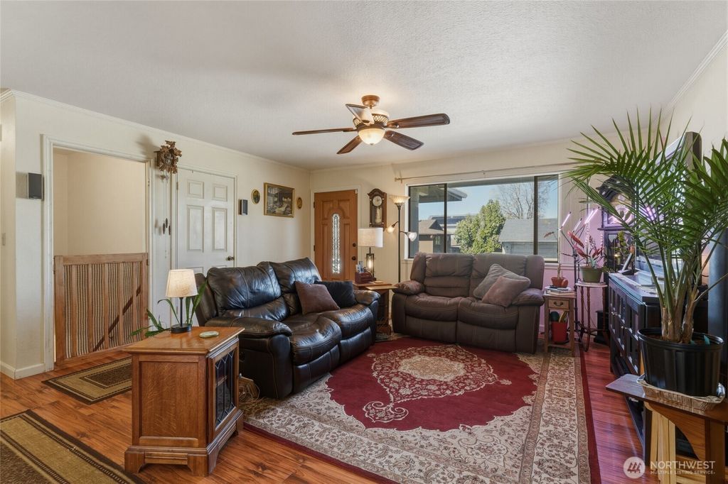 Photo of 1140 SE Colonial Drive, College Place, WA 99362 (MLS # 2498709)