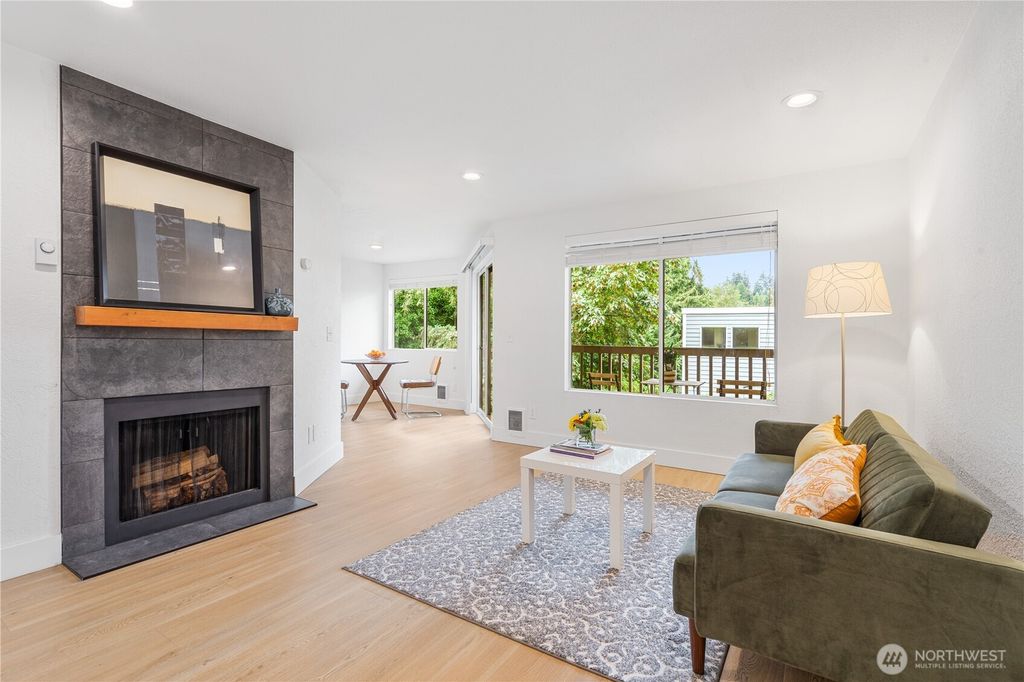 Photo of 10320 SE 6th Street #B6, Bellevue, WA 98004 (MLS # 2512681)