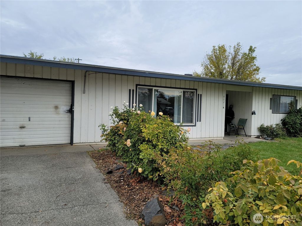 Photo of 9021 McConnell Drive #A, Moses Lake, WA 98837 (MLS # 2446202)