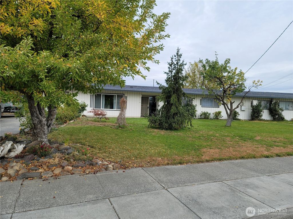 Photo of 9021 McConnell Drive #A, Moses Lake, WA 98837 (MLS # 2446202)