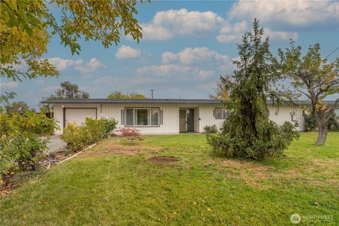 Photo of 9021 McConnell Drive #A, Moses Lake, WA 98837 (MLS # 2446202)