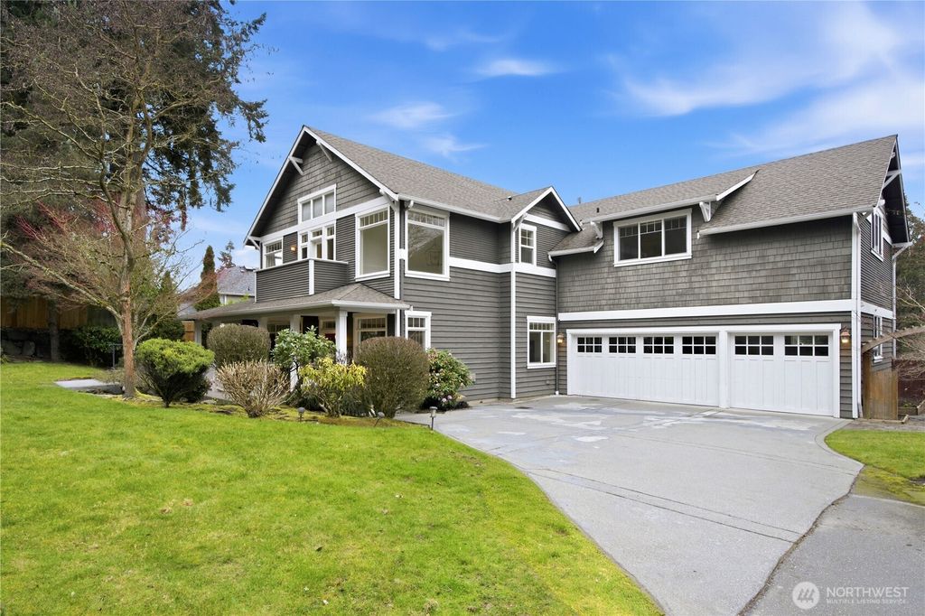 Photo of 612 128th Avenue NE, Bellevue, WA 98005 (MLS # 2483405)