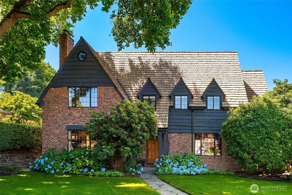 Photo of 1105 Shenandoah Drive E, Seattle, WA 98112 (MLS # 2525112)