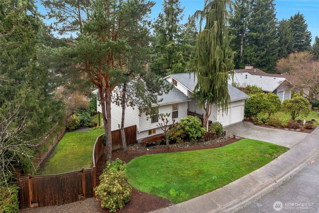 Photo of 9102 NE 142nd Way, Kirkland, WA 98034 (MLS # 2331093)