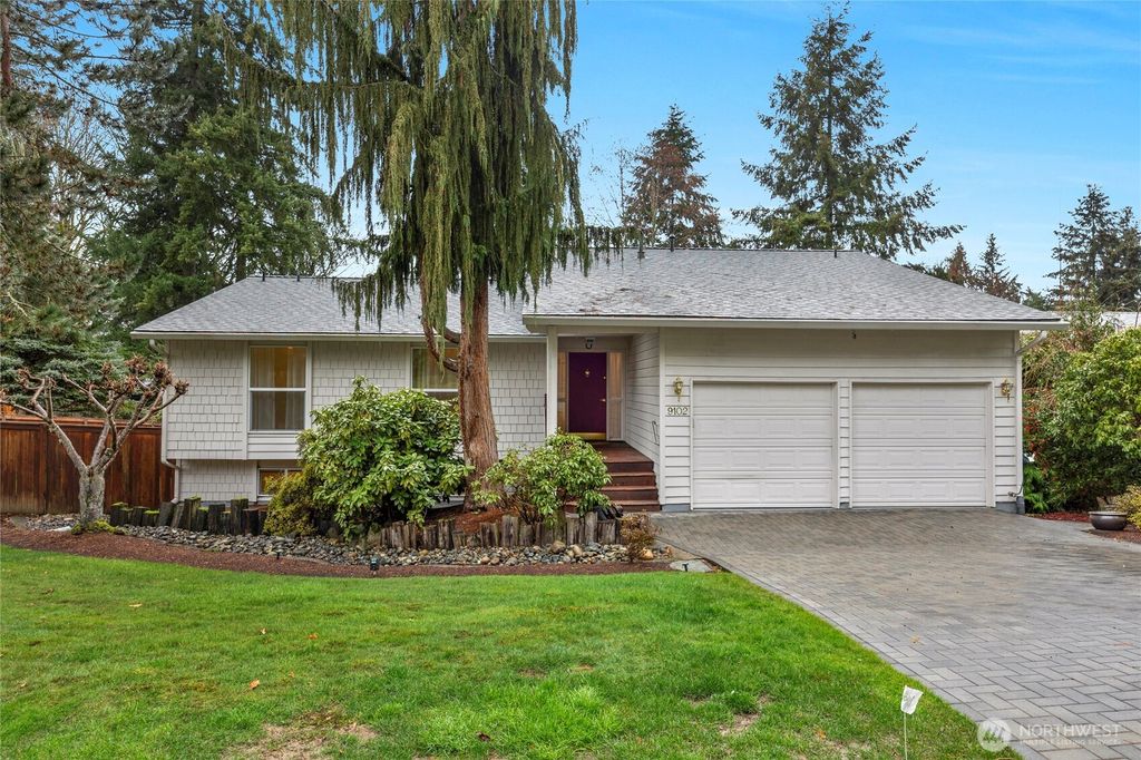 Photo of 9102 NE 142nd Way, Kirkland, WA 98034 (MLS # 2331093)