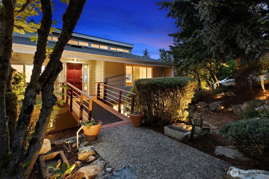 Photo of 5525 Highland Drive, Bellevue, WA 98006 (MLS # 2488964)