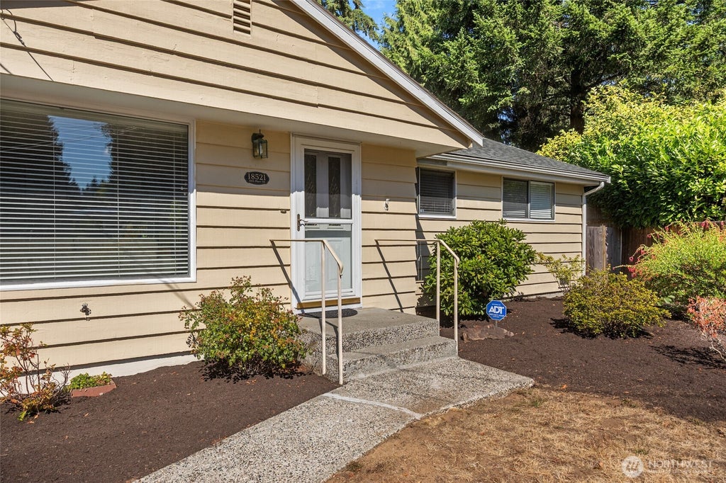 Photo of 18521 36th Place NE, Lake Forest Park, WA 98155 (MLS # 2578829)