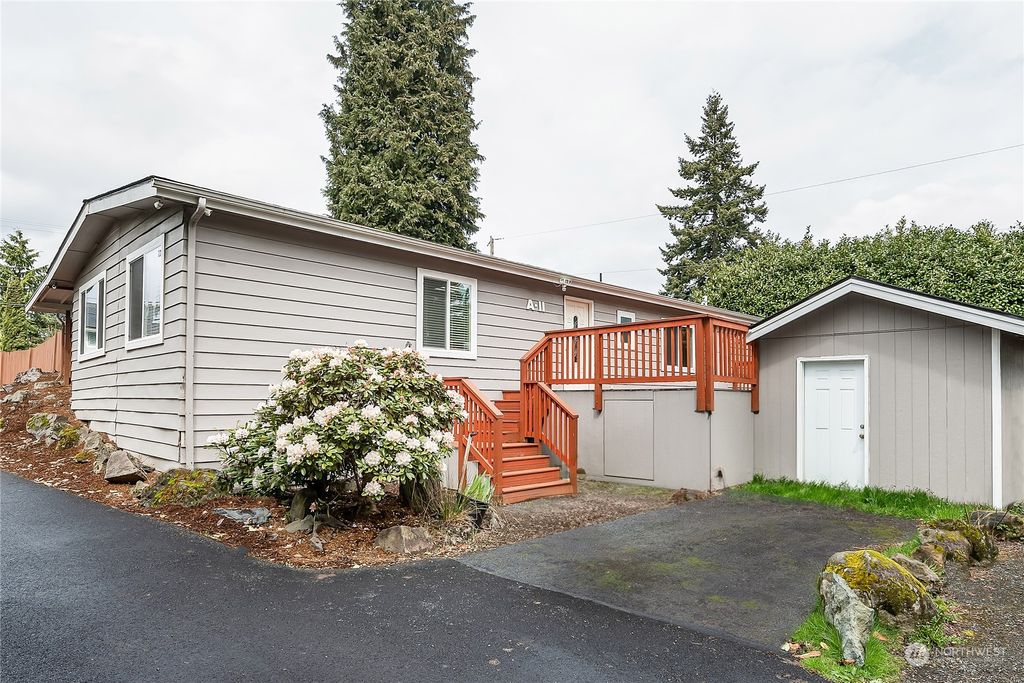 Photo of 415 Lakeview Rd Rd #A11, Lynnwood, WA 98087 (MLS # 2222785)