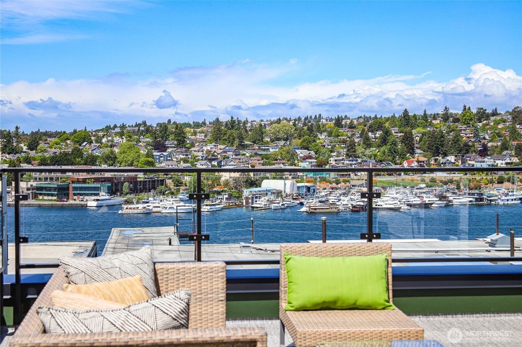 Photo of 2817 Franklin Avenue E #B, Seattle, WA 98102 (MLS # 2437584)