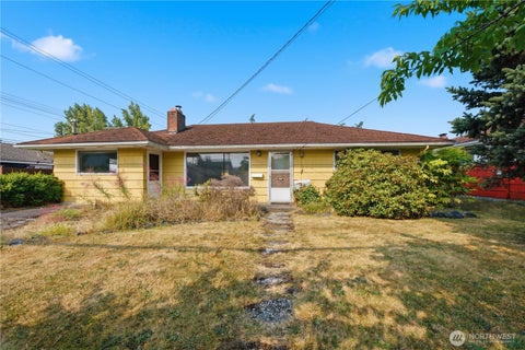 Photo of 1919 S 15th Street, Mount Vernon, WA 98274 (MLS # 2565121)