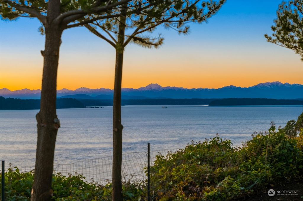 Photo of 11605 Marine View Drive SW, Seattle, WA 98146 (MLS # 2032421)