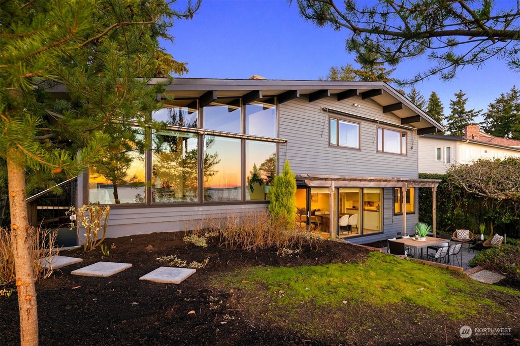 Photo of 11605 Marine View Drive SW, Seattle, WA 98146 (MLS # 2032421)