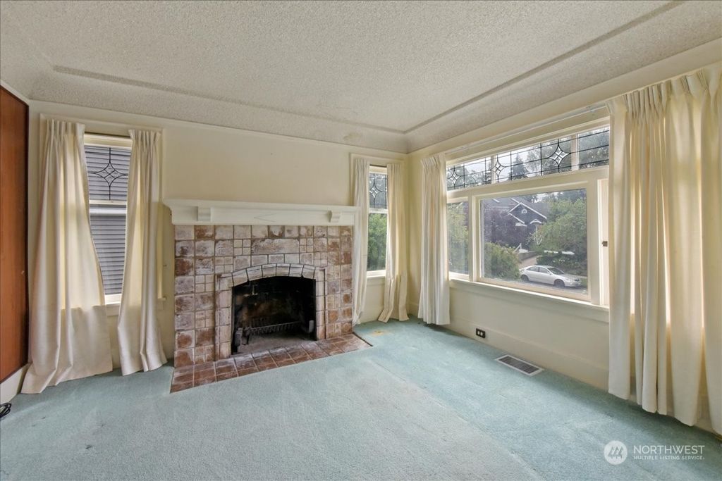 Photo of 122 N 76th Street, Seattle, WA 98103 (MLS # 2271285)