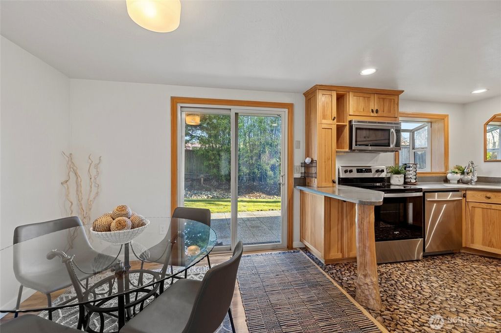 Photo of 2408 148th Street SW, Lynnwood, WA 98087 (MLS # 2474586)