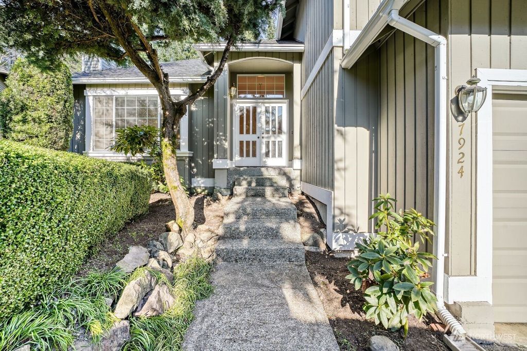 Photo of 7924 129th Place SE, Newcastle, WA 98056 (MLS # 2487508)