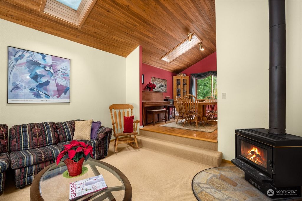 Photo of 7815 216th Avenue NE, Redmond, WA 98053 (MLS # 2021437)