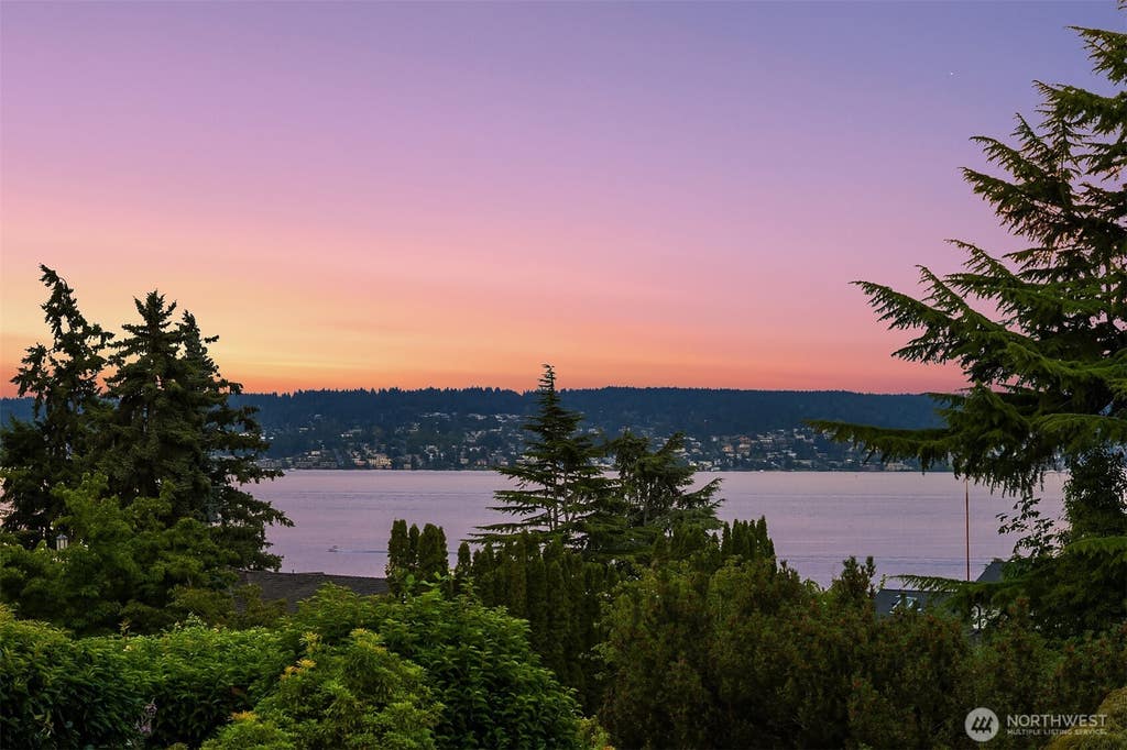 Photo of 6340 NE Windermere Road, Seattle, WA 98105 (MLS # 2555722)