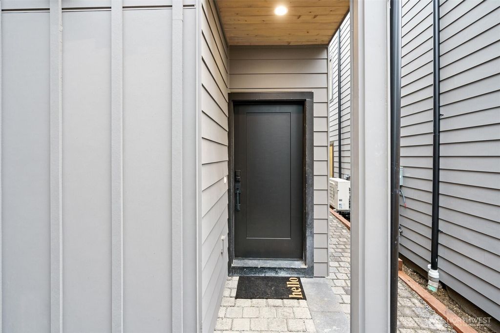 Photo of 1257 NE 100th Street, Seattle, WA 98125 (MLS # 2453552)