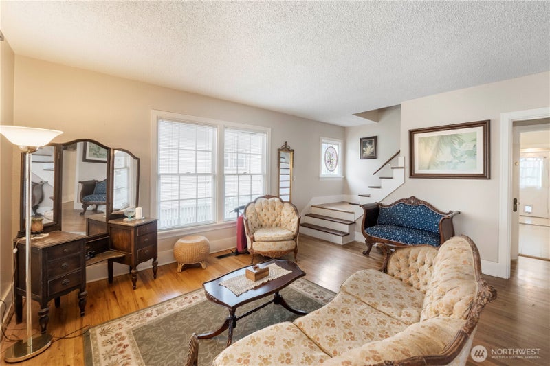 128 5th Avenue NW