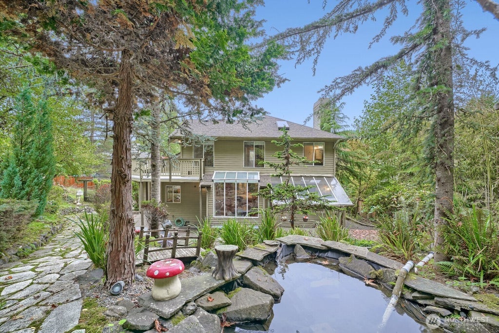 Photo of 15827 SE 156th Court, Renton, WA 98058 (MLS # 2535664)
