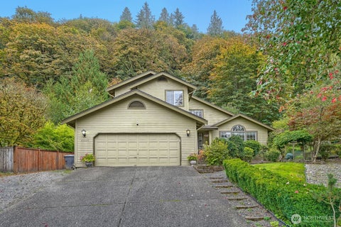 Photo of 15827 SE 156th Court, Renton, WA 98058 (MLS # 2535664)