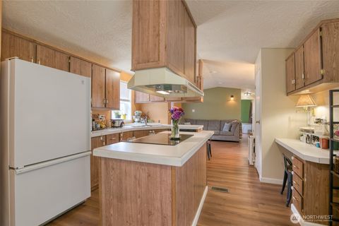 Photo of 1900 Broadway Ave #2, Hoquiam, WA 98550 (MLS # 2479098)