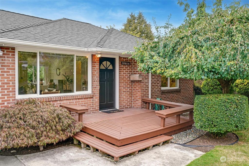 Photo of 10816 37th Avenue SW, Seattle, WA 98146 (MLS # 2292229)