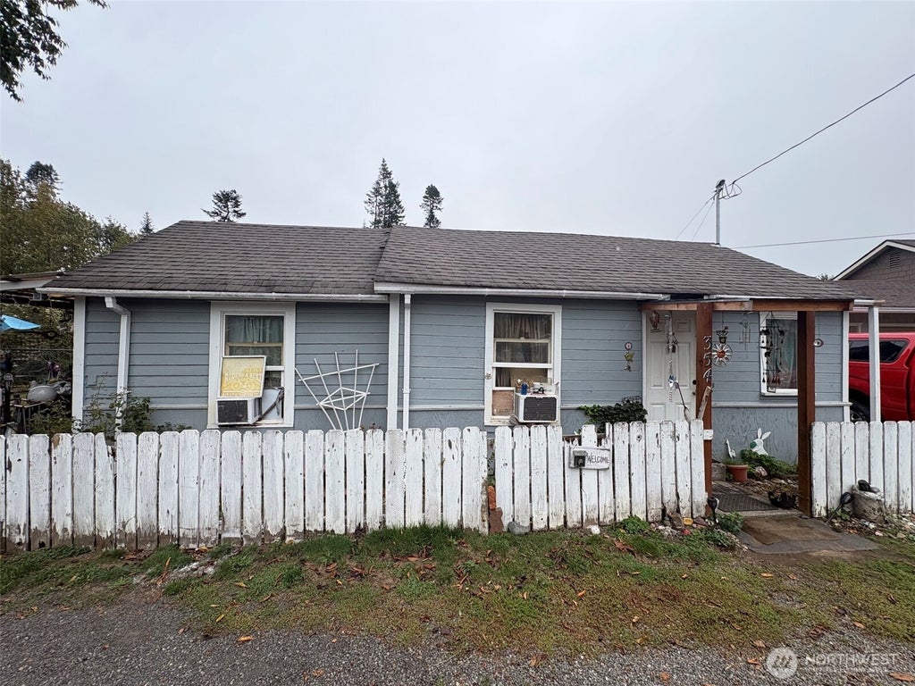Photo of 354 NE Roake AVE, Castle Rock, WA 98611 (MLS # 2589538)