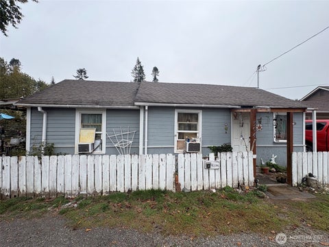 Photo of 354 NE Roake AVE, Castle Rock, WA 98611 (MLS # 2589538)