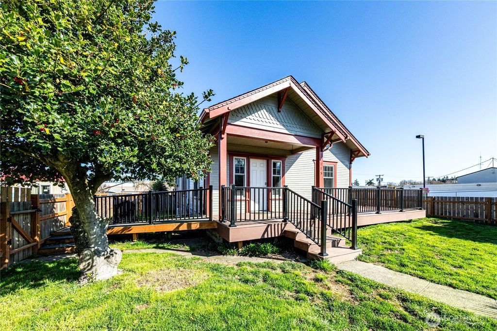 Photo of 115 E 5th Street, Port Angeles, WA 98362 (MLS # 2482985)