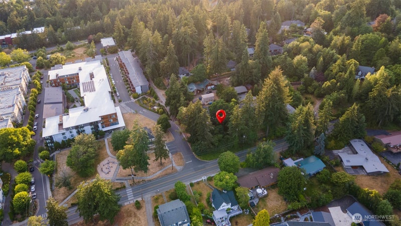 868 Gilmore Way NE