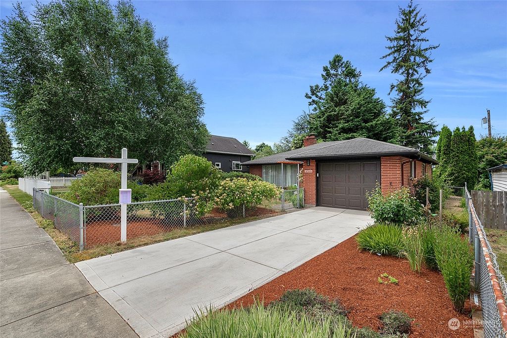 Photo of 1522 Lombard Avenue, Everett, WA 98201 (MLS # 2078234)