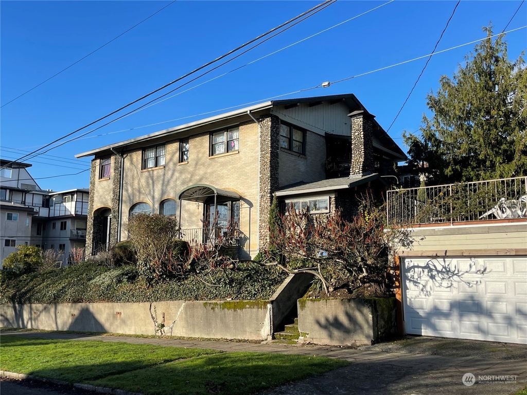 Photo of 4202 Phinney Avenue N, Seattle, WA 98103 (MLS # 2187812)